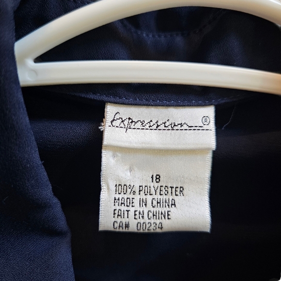 Elegant Blouse With Feminine Ruffled Front And Cuffs - Picture 6 of 6